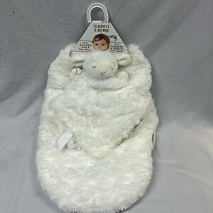 🐥 Blankets & Beyond - NWT - Newborn baby Swaddle and Nunu. Size 0-3 momths